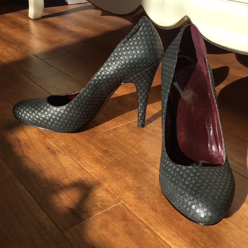 Jessica Simpson gray polka dot pumps